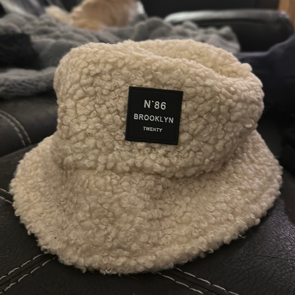 N86  Brooklyn Sherpa Bucket hat.  EUC